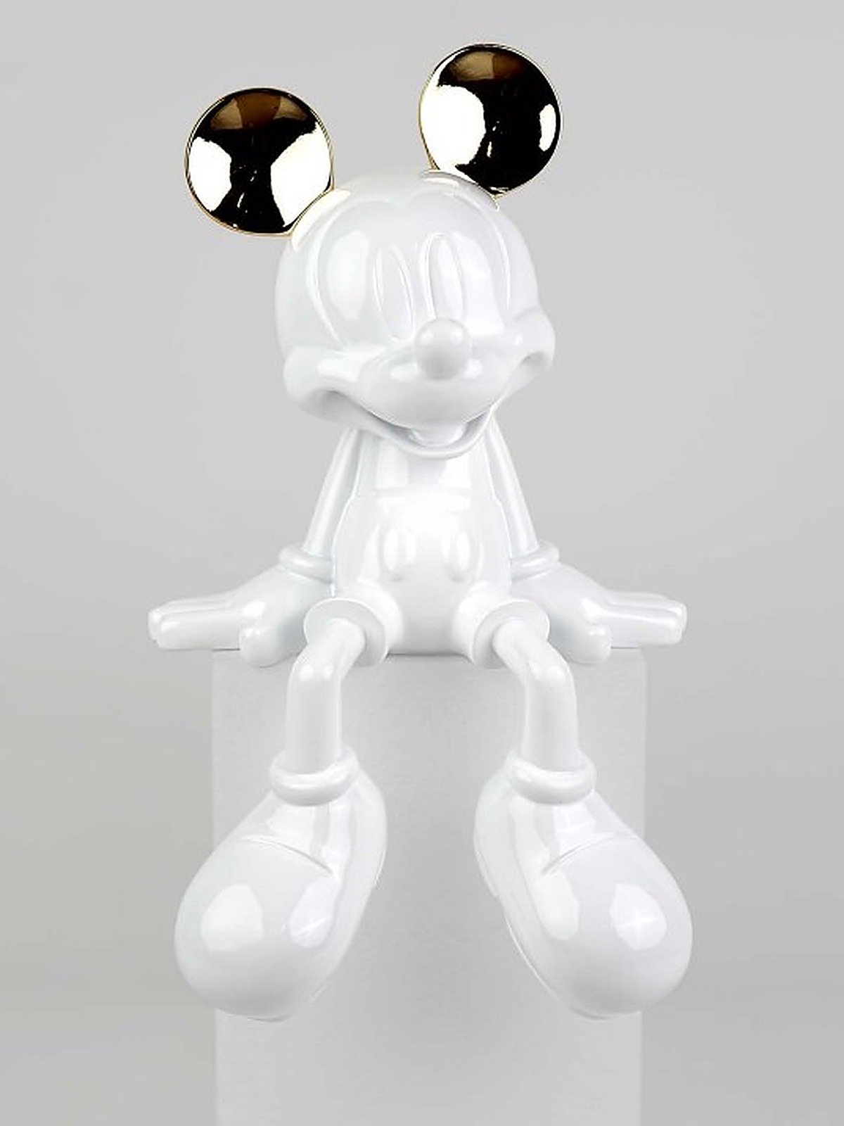 Sitting Mouse — White & Gold